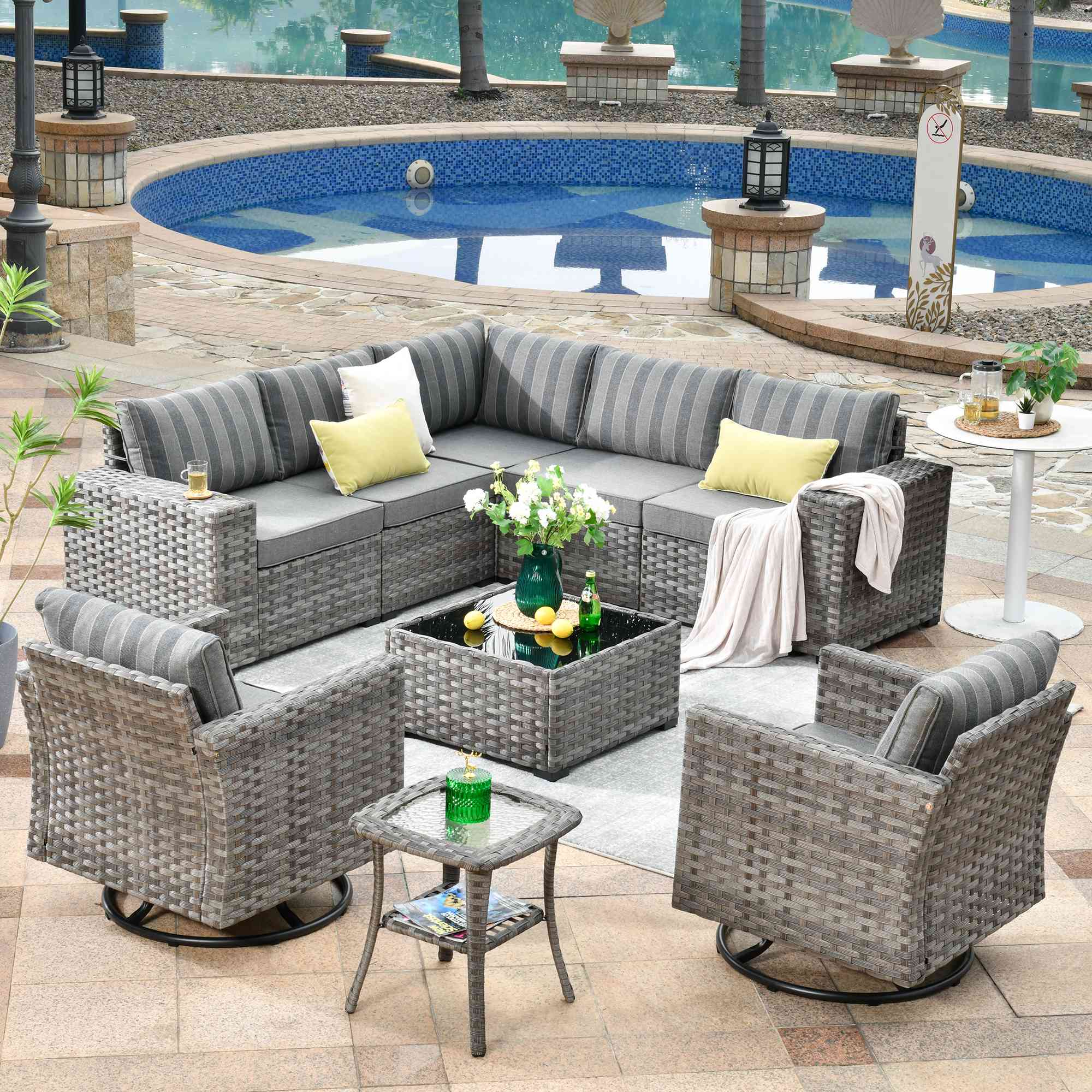 Gray wicker patio discount table